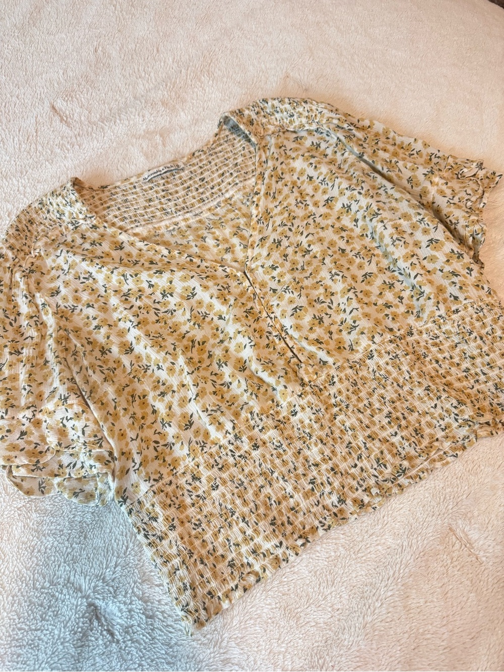 Abercrombie & Fitch Cream Floral Smocked Short Sleeve Top